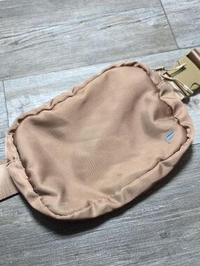 Fabletics | XL Crossbody Fanny Pack / Belt Bag